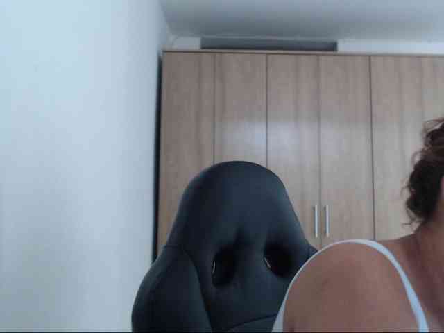 RoxanaMilf webcam