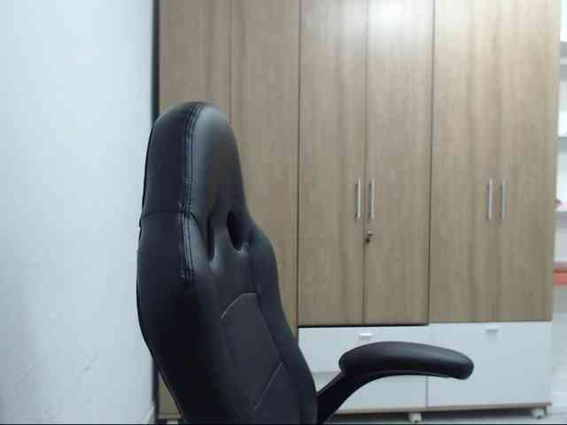 RoxanaMilf webcam