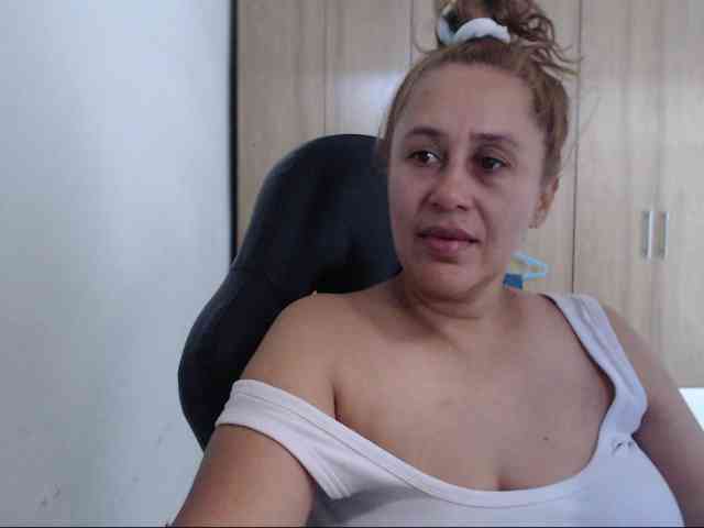 RoxanaMilf webcam