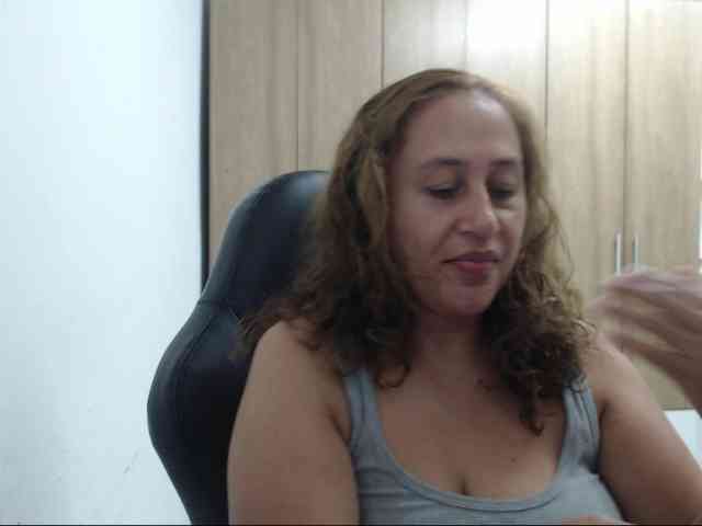RoxanaMilf webcam