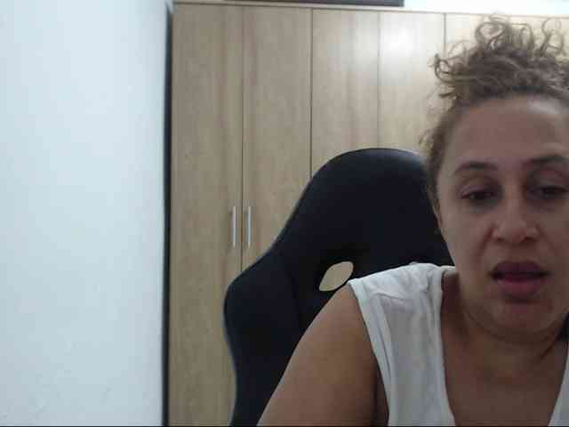 RoxanaMilf webcam