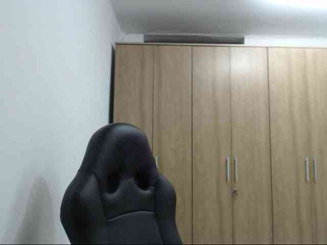 RoxanaMilf webcam