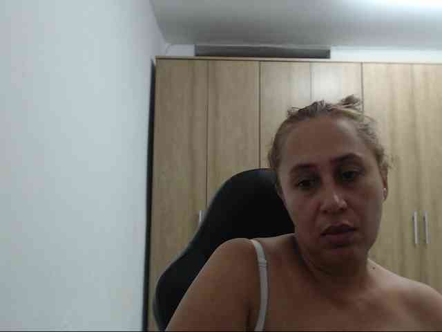 RoxanaMilf webcam