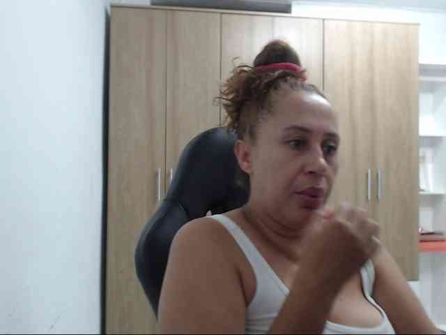 RoxanaMilf webcam