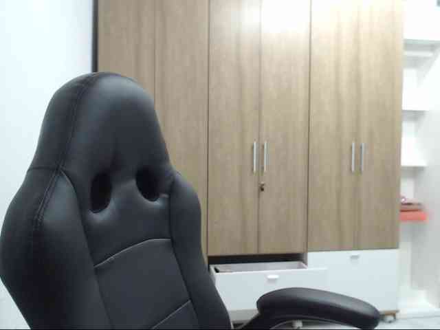 RoxanaMilf webcam