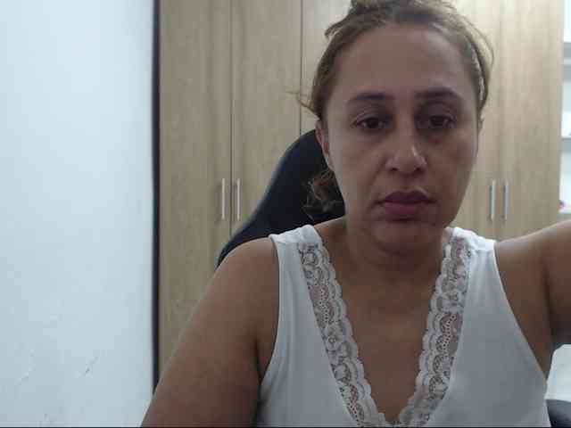 RoxanaMilf webcam