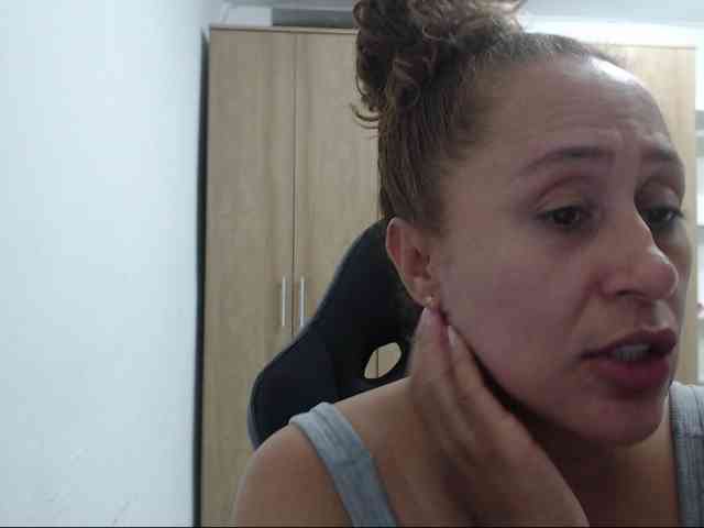 RoxanaMilf webcam