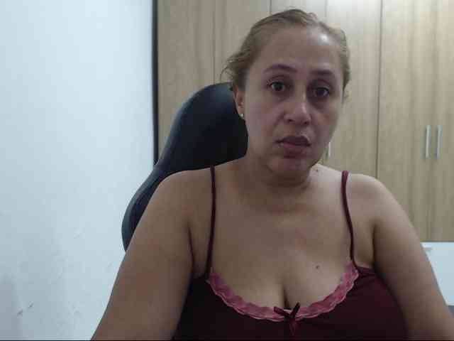 RoxanaMilf webcam