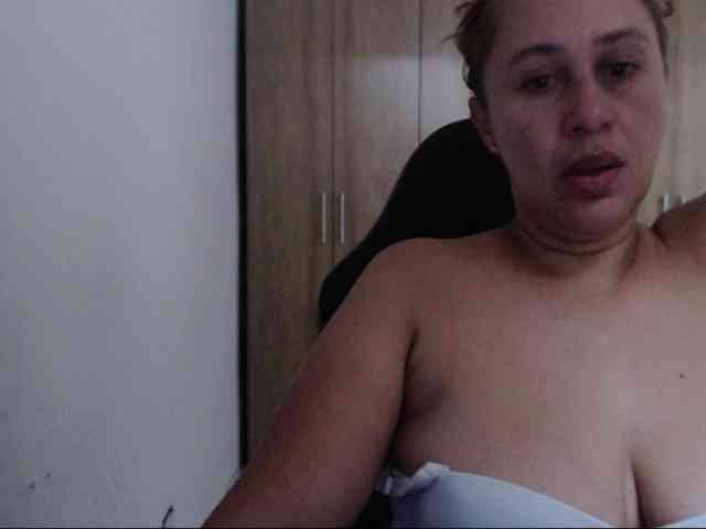 RoxanaMilf webcam