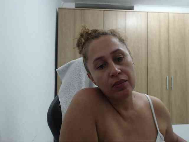 RoxanaMilf webcam