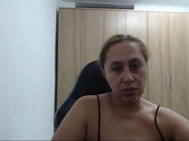 RoxanaMilf webcam