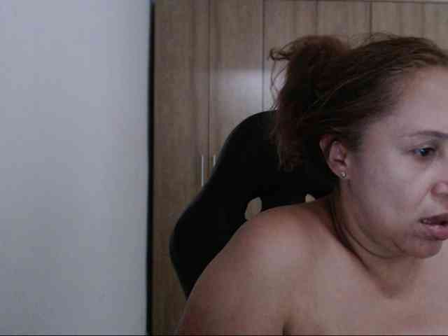 RoxanaMilf webcam