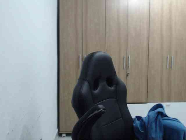 RoxanaMilf webcam
