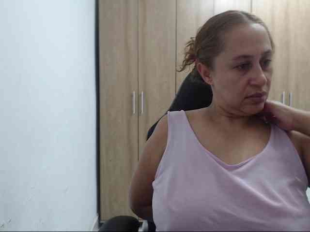 RoxanaMilf webcam