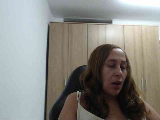 RoxanaMilf webcam