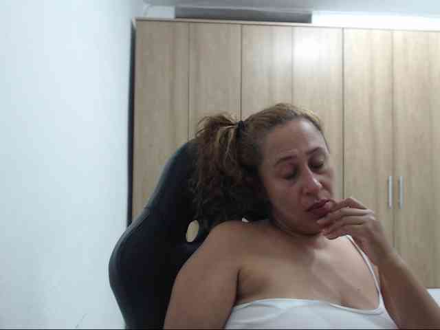 RoxanaMilf webcam