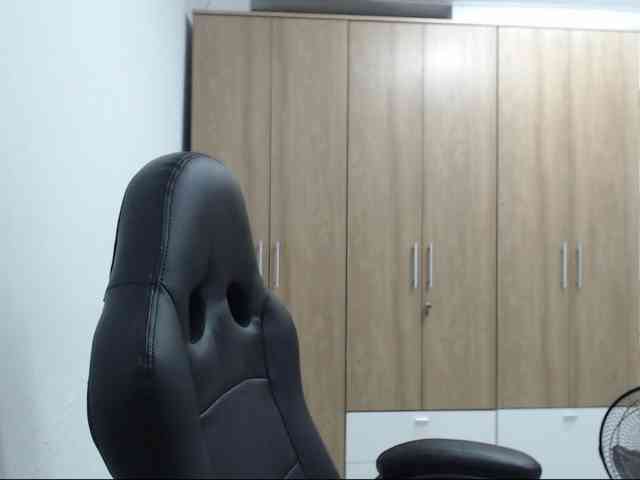 RoxanaMilf webcam