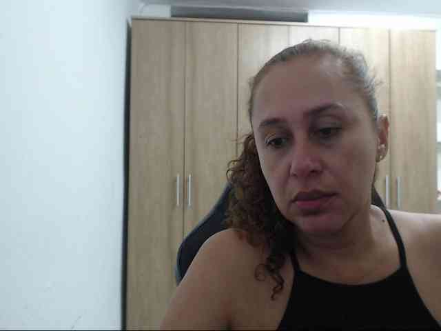 RoxanaMilf webcam