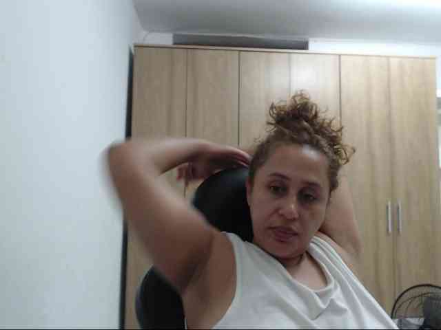 RoxanaMilf webcam