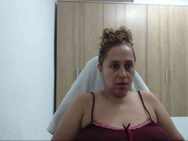 RoxanaMilf webcam