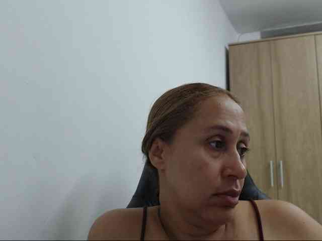 RoxanaMilf webcam
