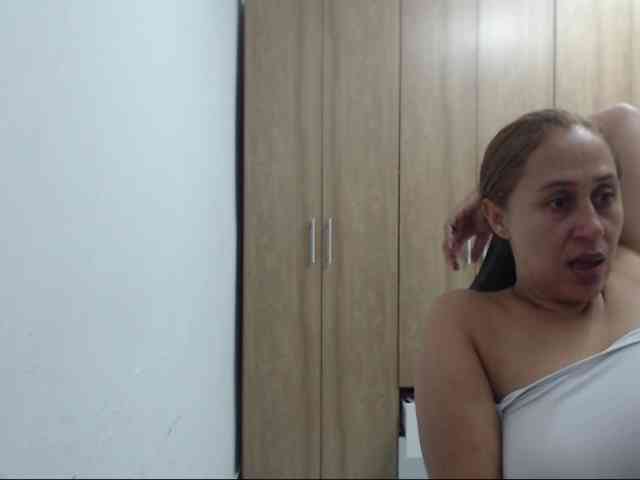 RoxanaMilf webcam