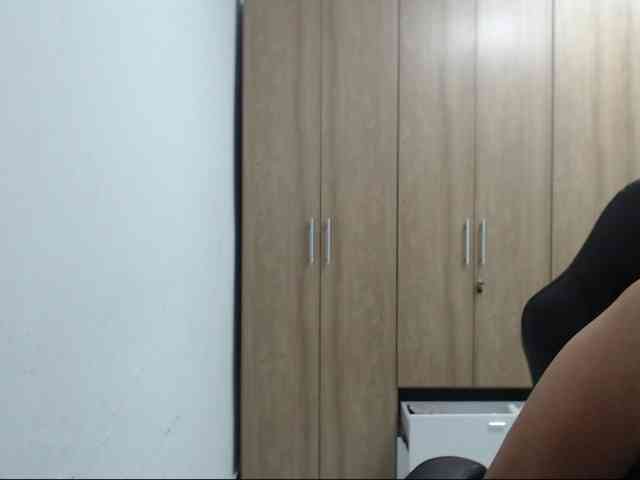 RoxanaMilf webcam