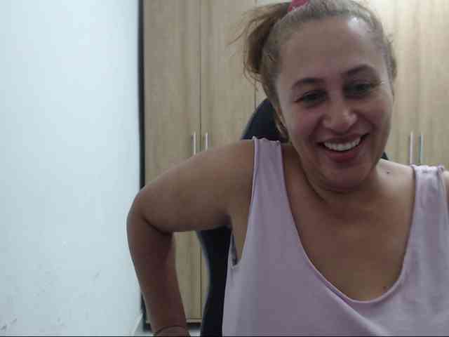 RoxanaMilf webcam
