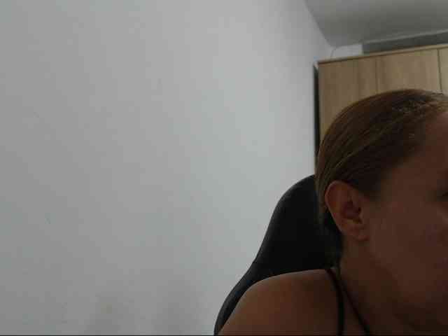 RoxanaMilf webcam