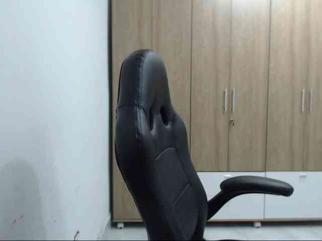 RoxanaMilf webcam