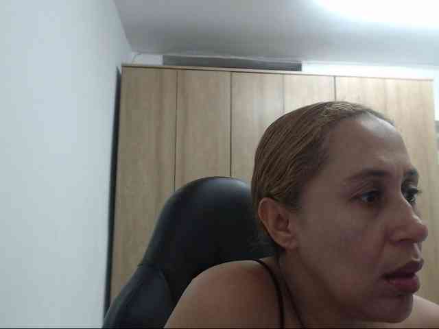 RoxanaMilf webcam