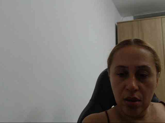 RoxanaMilf webcam