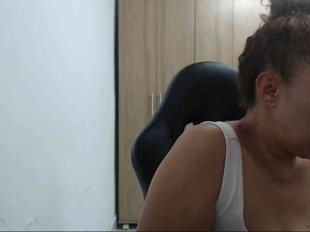 RoxanaMilf webcam