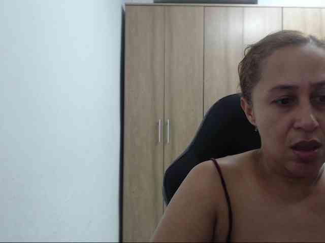 RoxanaMilf webcam