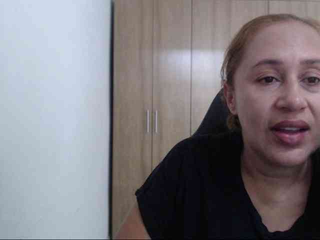 RoxanaMilf webcam