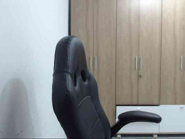 RoxanaMilf webcam