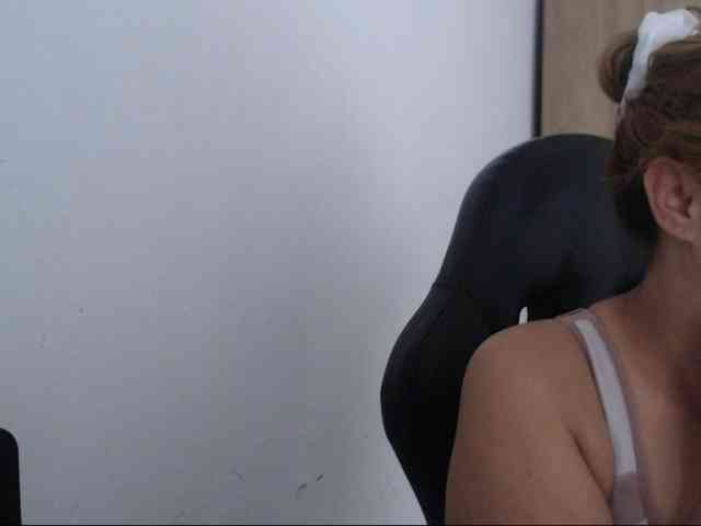 RoxanaMilf webcam
