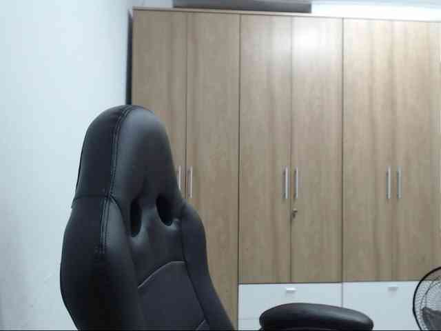 RoxanaMilf webcam