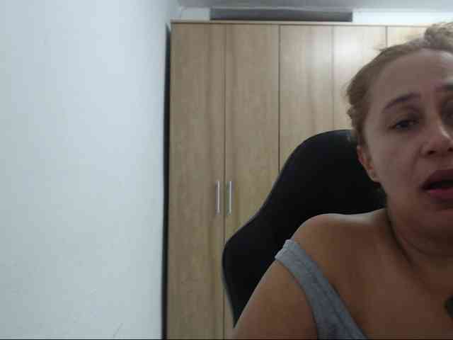 RoxanaMilf webcam