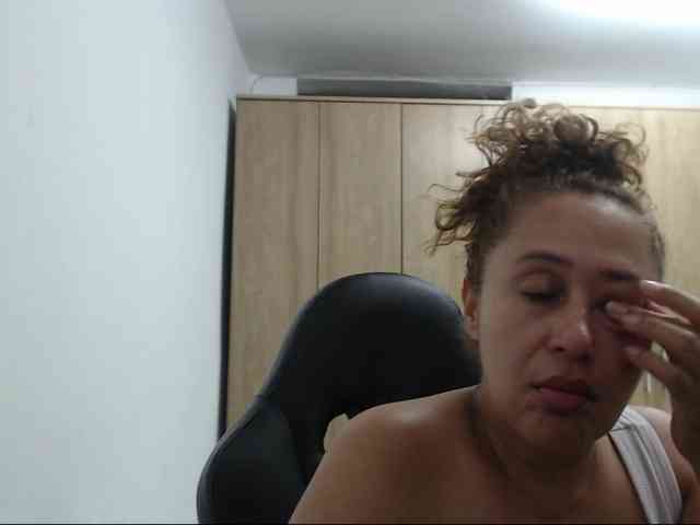 RoxanaMilf webcam