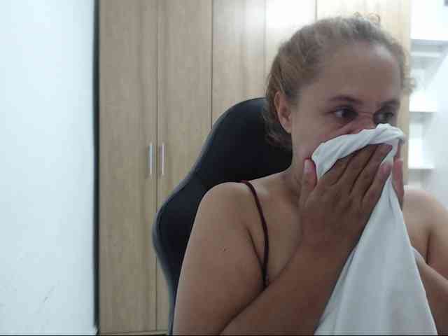 RoxanaMilf webcam
