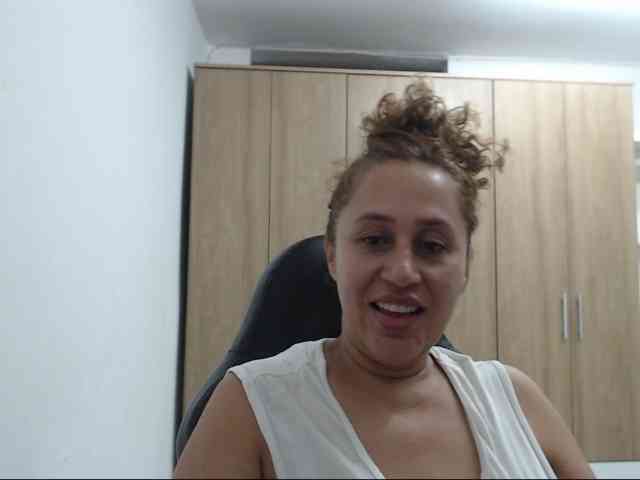 RoxanaMilf webcam