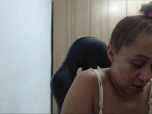RoxanaMilf webcam