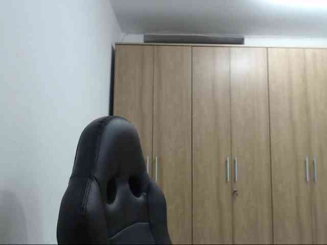RoxanaMilf webcam