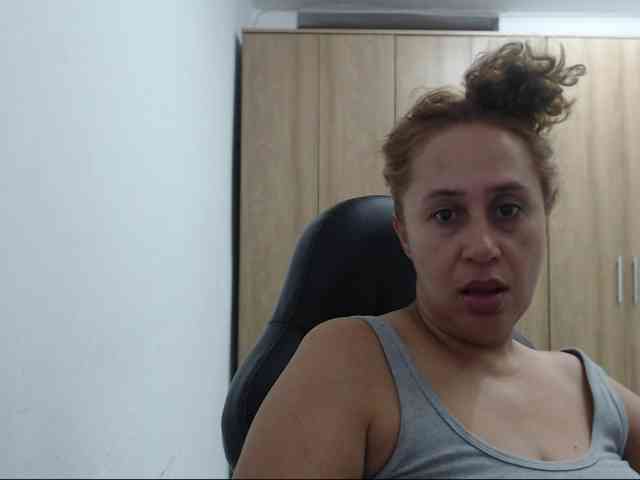 RoxanaMilf webcam