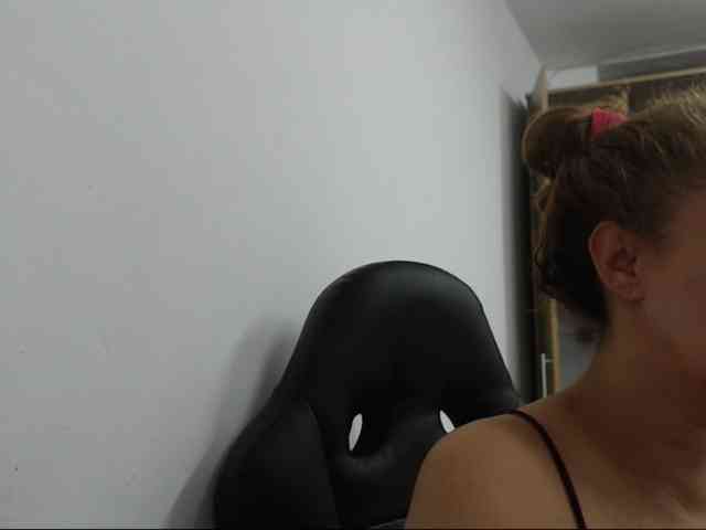 RoxanaMilf webcam