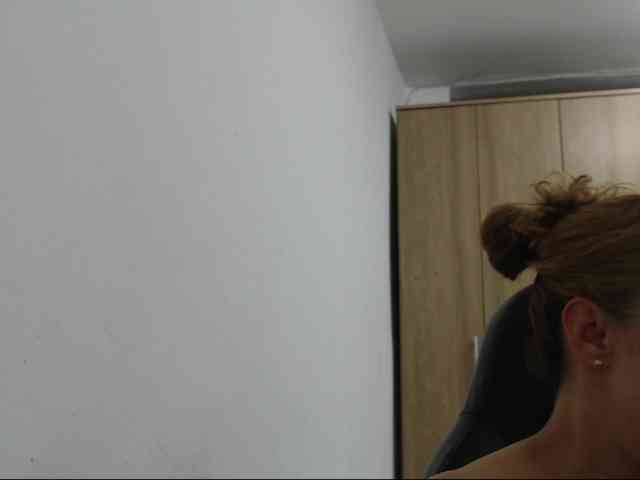 RoxanaMilf webcam