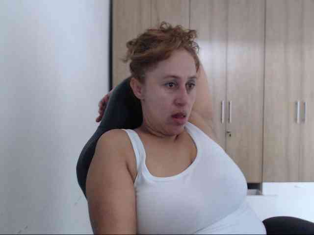 RoxanaMilf webcam