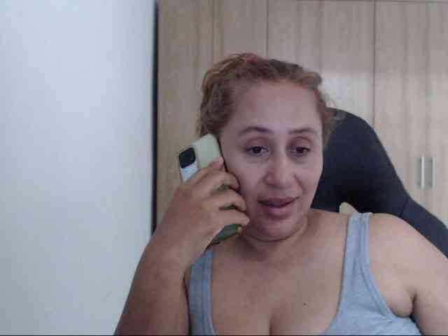 RoxanaMilf webcam