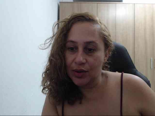 RoxanaMilf webcam